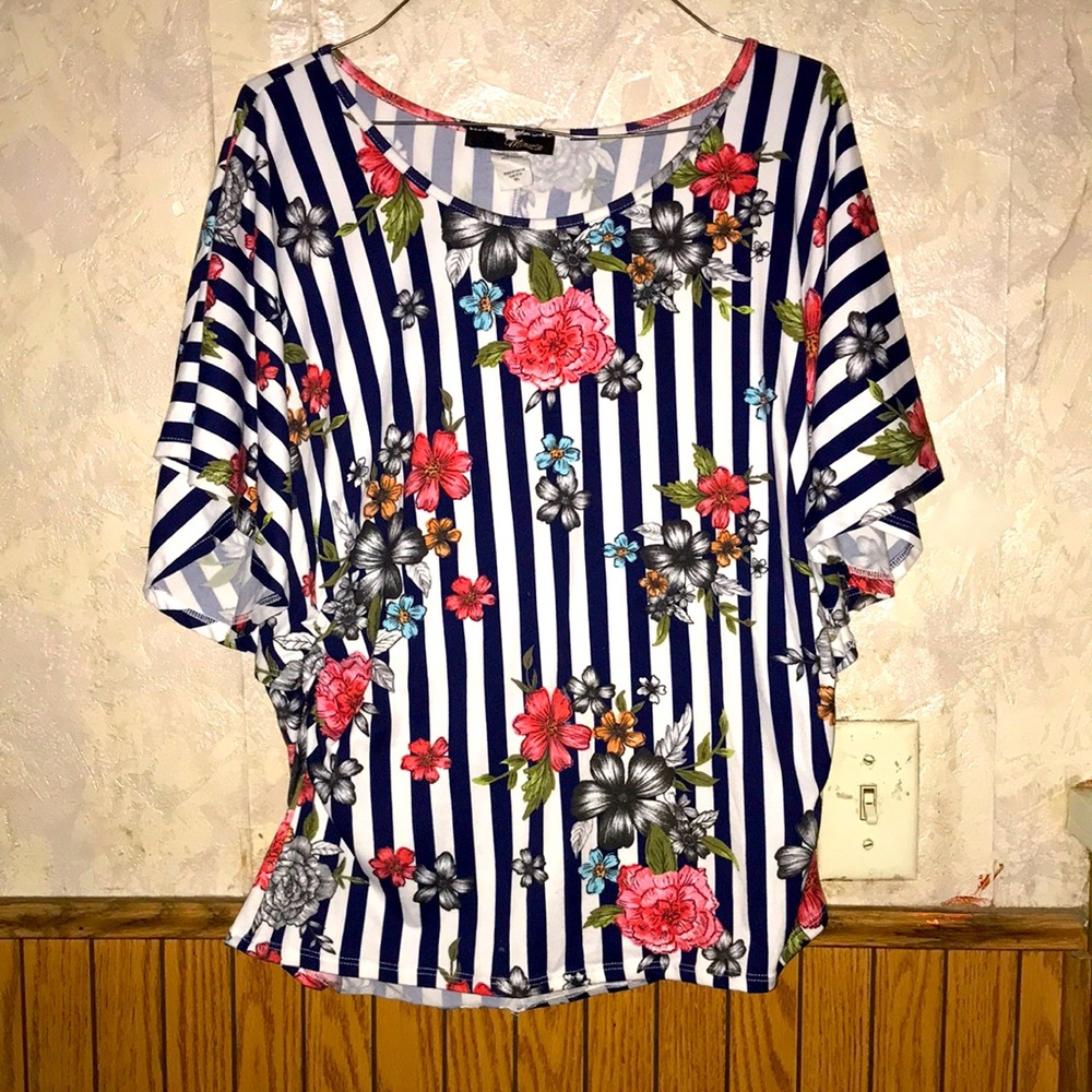 Super cute multi color minette top
